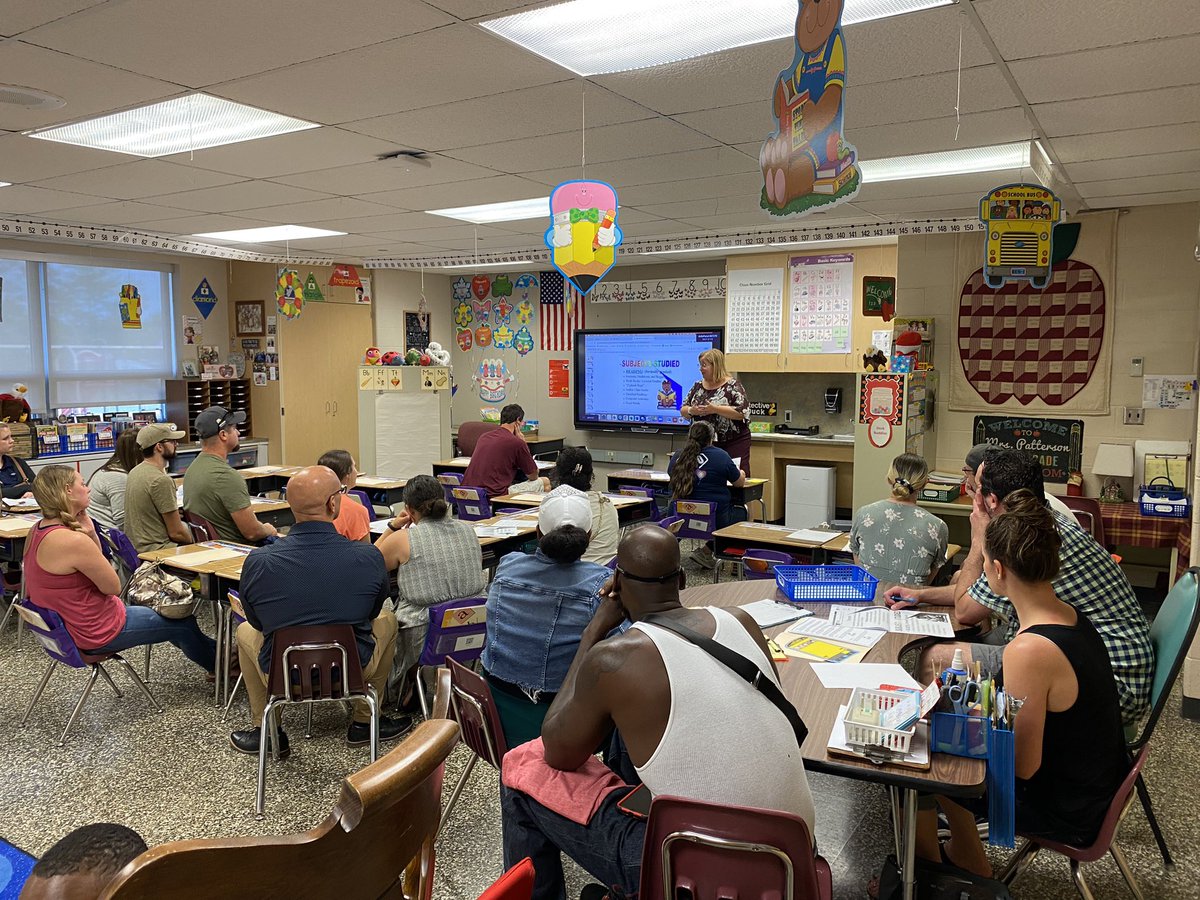 dasdleib's tweet photo. Our first grade parents are excited to learn about their child’s year in first grade. https://t.co/3ramsdkceI