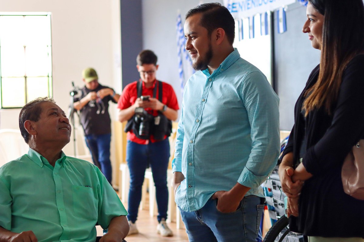 JorgeMejiaF's tweet photo. Este día realizamos la entrega de sillas de ruedas a 5 familias de Panchimalco, como parte de nuestro compromiso de apoyar a las personas con discapacidad y darles herramientas que les permitan tener una mejor calidad de vida. https://t.co/g3XLEOBgFa