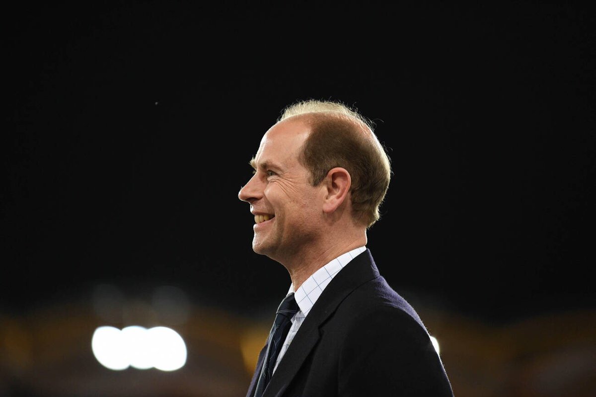 littlemuoitom's tweet image. #BeautifulShot 

The Duke of Edinburgh (then Earl of Wessex) presented medals at the 2018 Commonwealth Games ✨

📸 by Ben Booth / Alamy