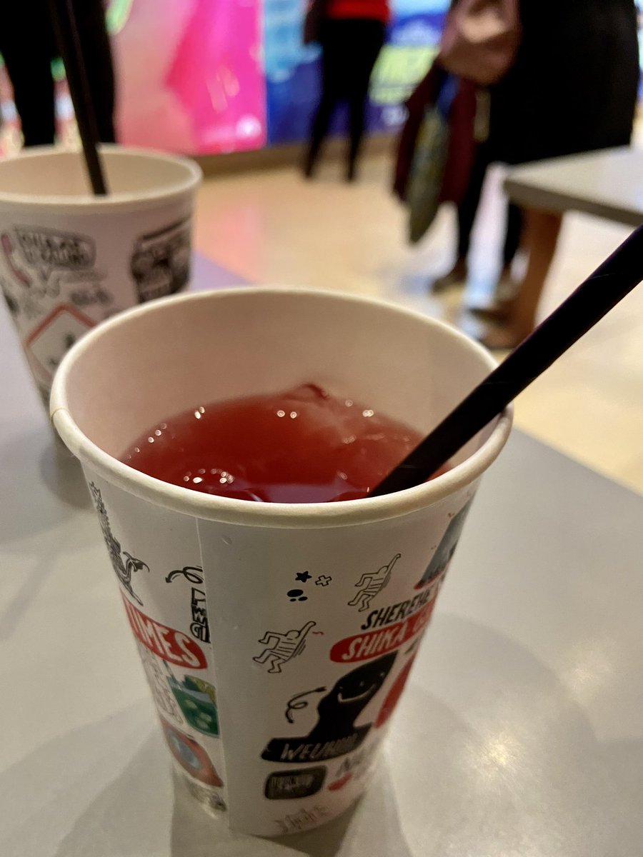 CapitalFMKenya's tweet photo. @GilbeysKe Bottoms Up 🍹
#gilbeysbychoice #Opengoodtimes #drinkbetternotmore https://t.co/OJWpEF3Tka