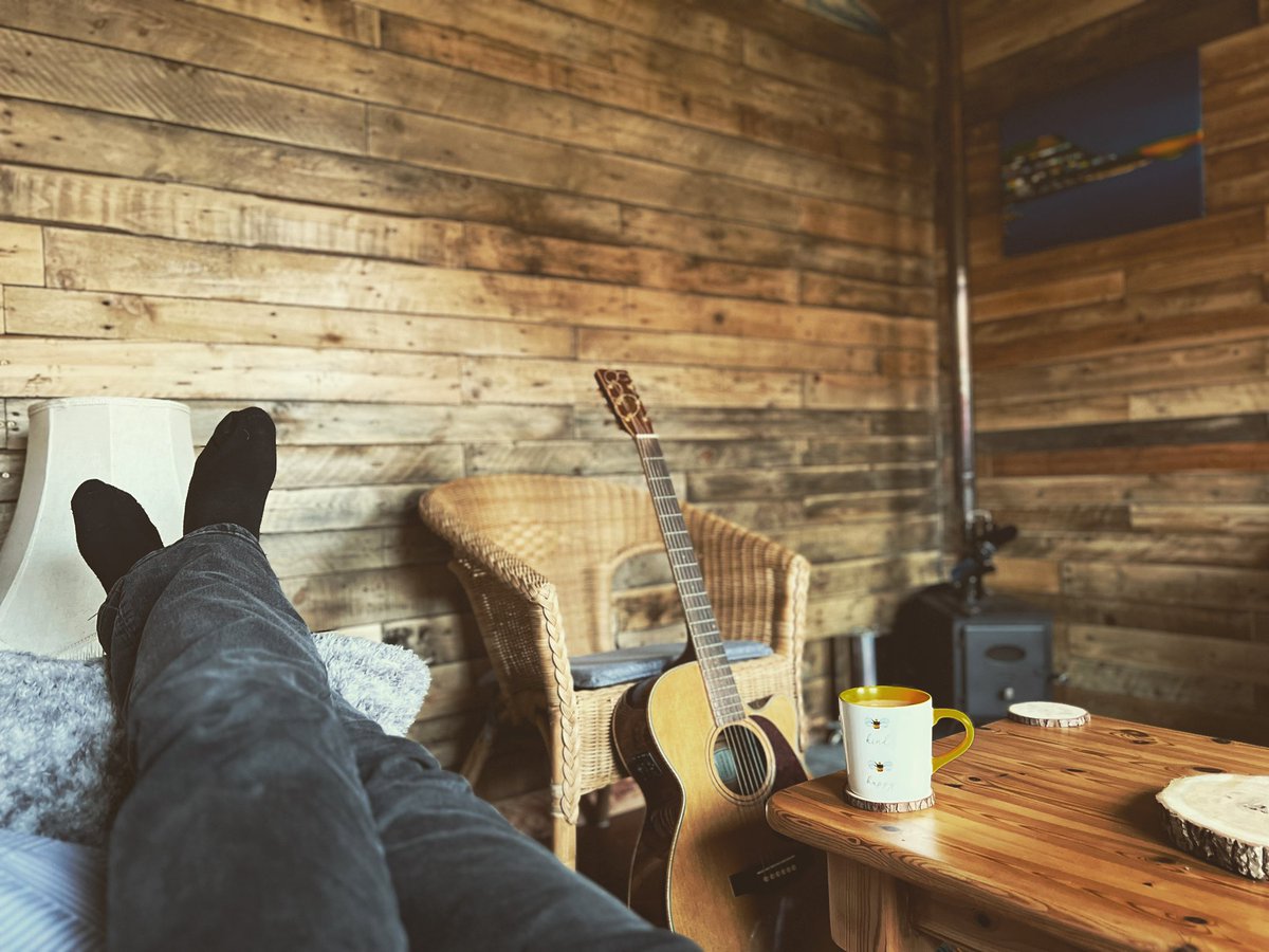 Ragsy78's tweet photo. A little bit of thinking time is needed in The Writing Shed and tea always helps 🙂 #songwriting #Songwriter #writingshed https://t.co/7WOLQwrOfE