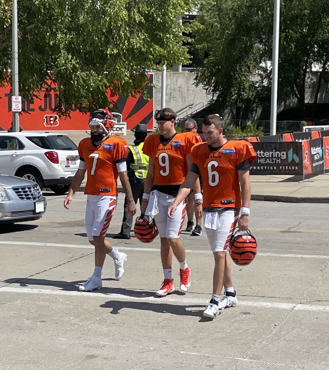Ben_Baby's tweet photo. Bengals QB Joe Burrow is back for practice. https://t.co/zzv9F5LZAq