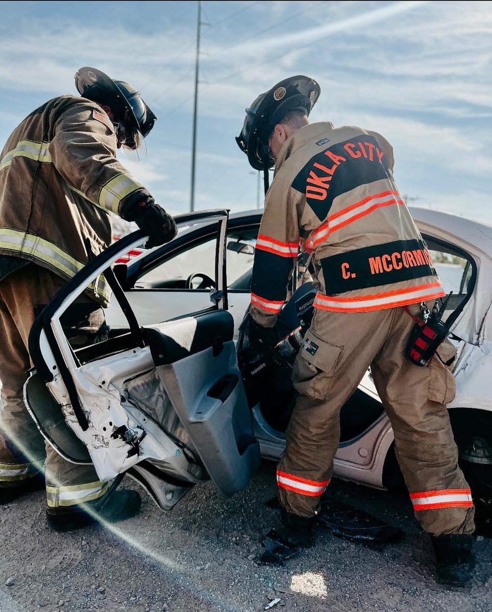 OKCFD's tweet image. OKCFD has responded to almost 6,000 vehicle accidents and vehicle fires this year. That's why it's crucial to train and stay proficient in extrication skills. #secondsmatters #traintraintrain #skills