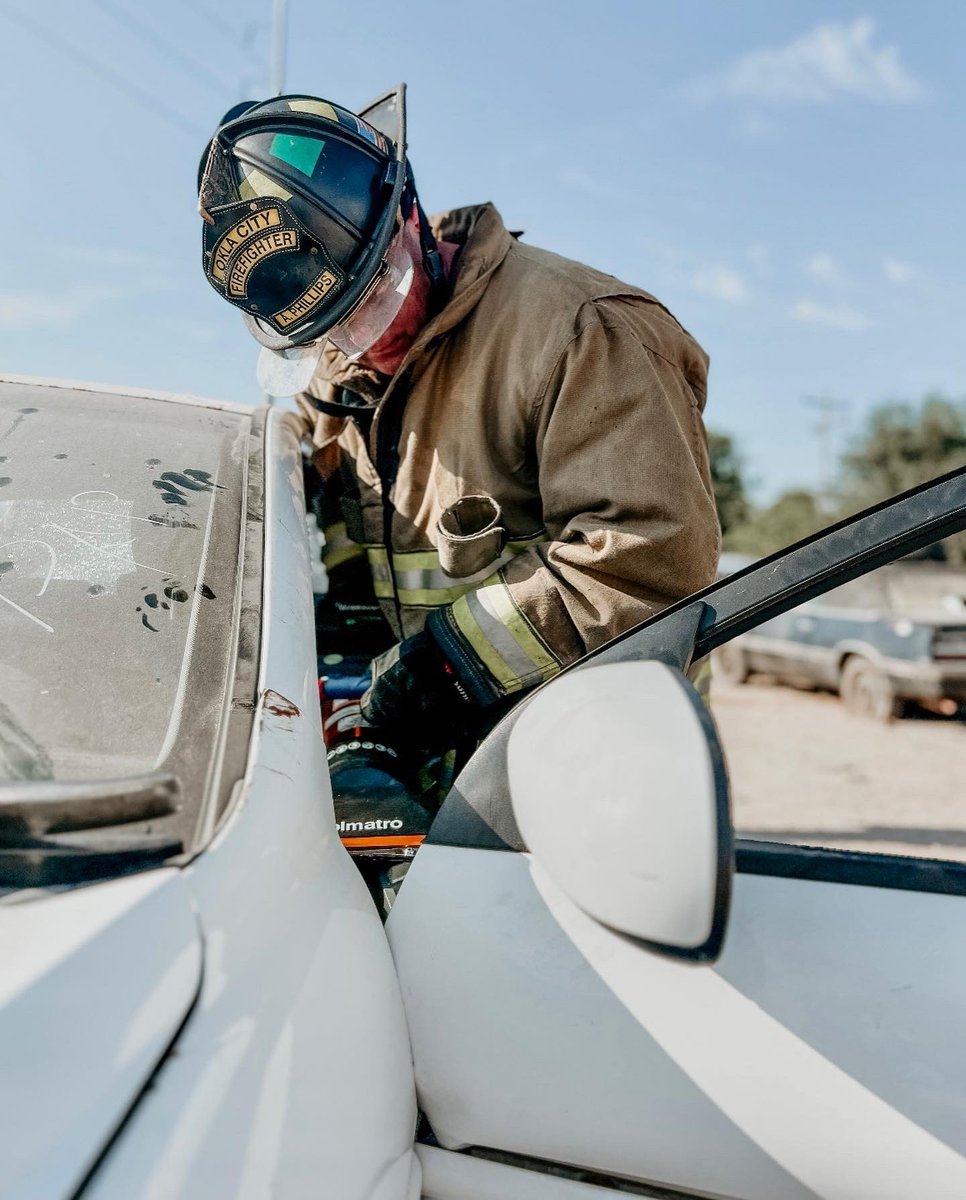 OKCFD's tweet image. OKCFD has responded to almost 6,000 vehicle accidents and vehicle fires this year. That's why it's crucial to train and stay proficient in extrication skills. #secondsmatters #traintraintrain #skills