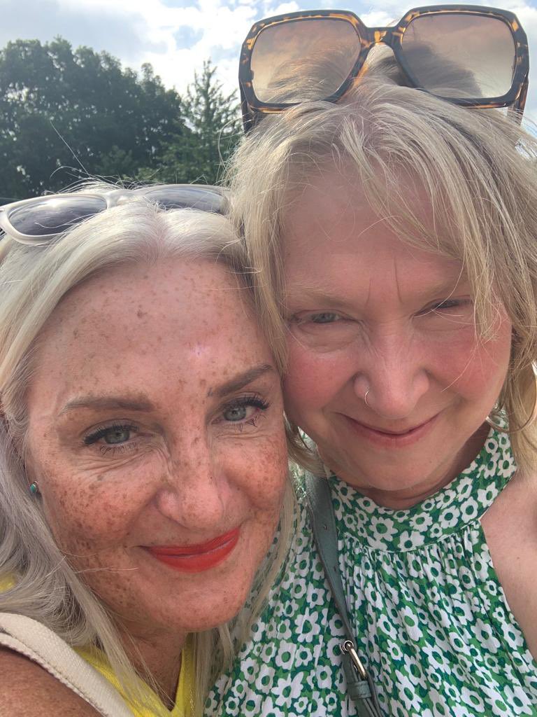 Public appreciation to my dear friend and all round wonderhuman @LouMycroft for always lifting me at the right time, every time! #connected #bothered #JoyFE💛