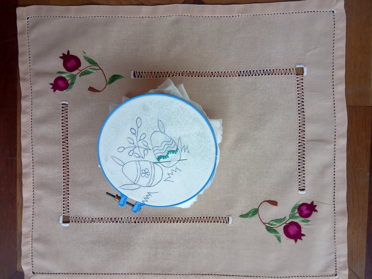 TatevKarapety16's tweet image. HANDMADE TABLECLOTH
#handmade #handcrafted #handmadetable #embroidery #embroiderydesign #embroidered #ricamo #ricami #ricamomania #ricamoamano #needlework #tablecloth #homedesign #homedecoration #homedecorideas #ручнаяработа #ручнаявышивка #broderie #broderiealamain #bordado