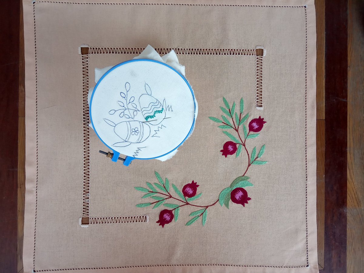 TatevKarapety16's tweet image. HANDMADE TABLECLOTH
#handmade #handcrafted #handmadetable #embroidery #embroiderydesign #embroidered #ricamo #ricami #ricamomania #ricamoamano #needlework #tablecloth #homedesign #homedecoration #homedecorideas #ручнаяработа #ручнаявышивка #broderie #broderiealamain #bordado