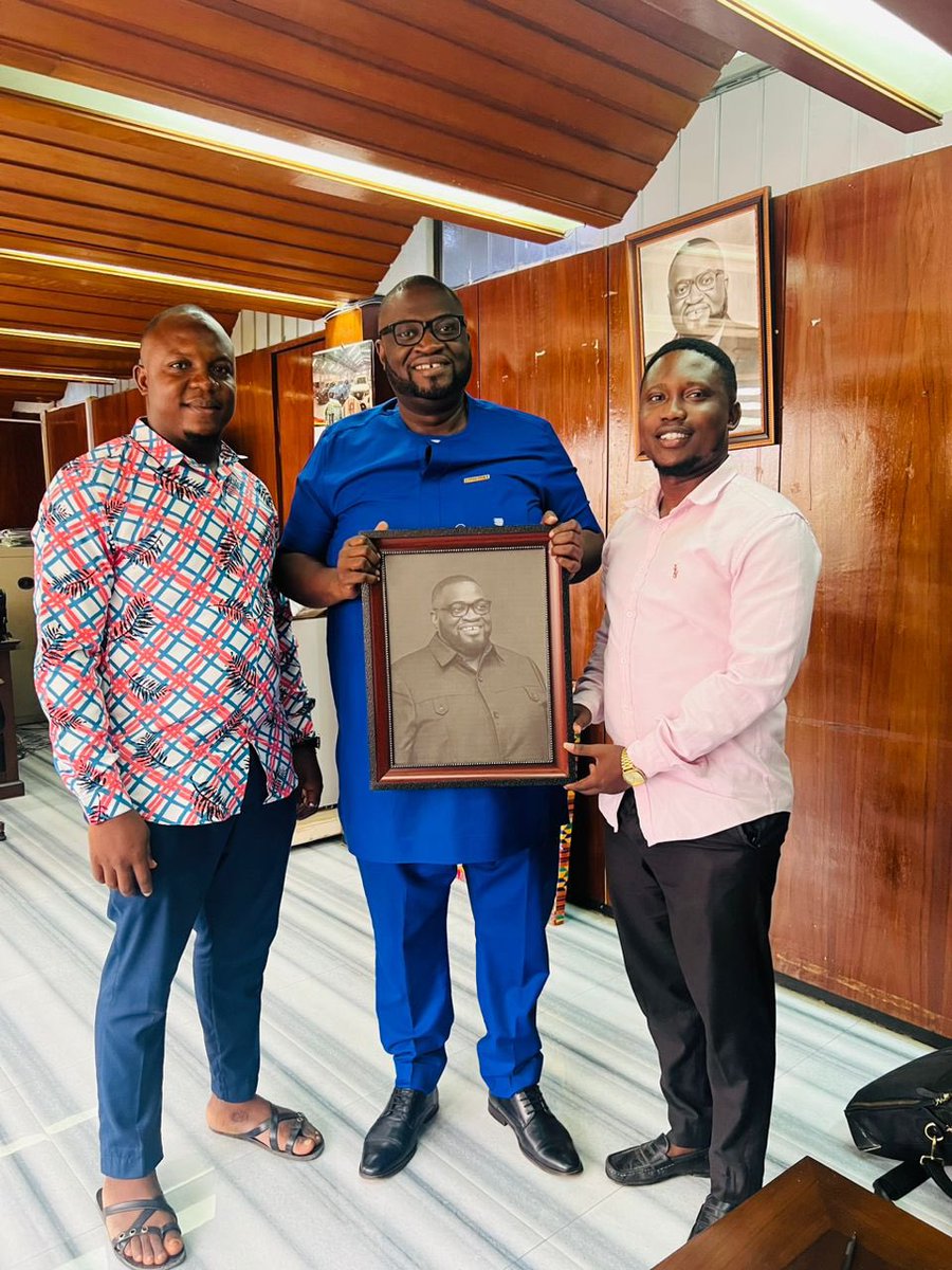 pht_team's tweet photo. 🎉 Celebrating Our Leader! 🎉
Yesterday, we had the privilege of honoring Mr. Kwabena Ampofo Appiah (VYRUS), CEO of SHC, on his birthday. We presented him with a special artwork as a token of our appreciation for his incredible dedication to the Patriotic Health Team and NPP. https://t.co/giaWnCLhjK