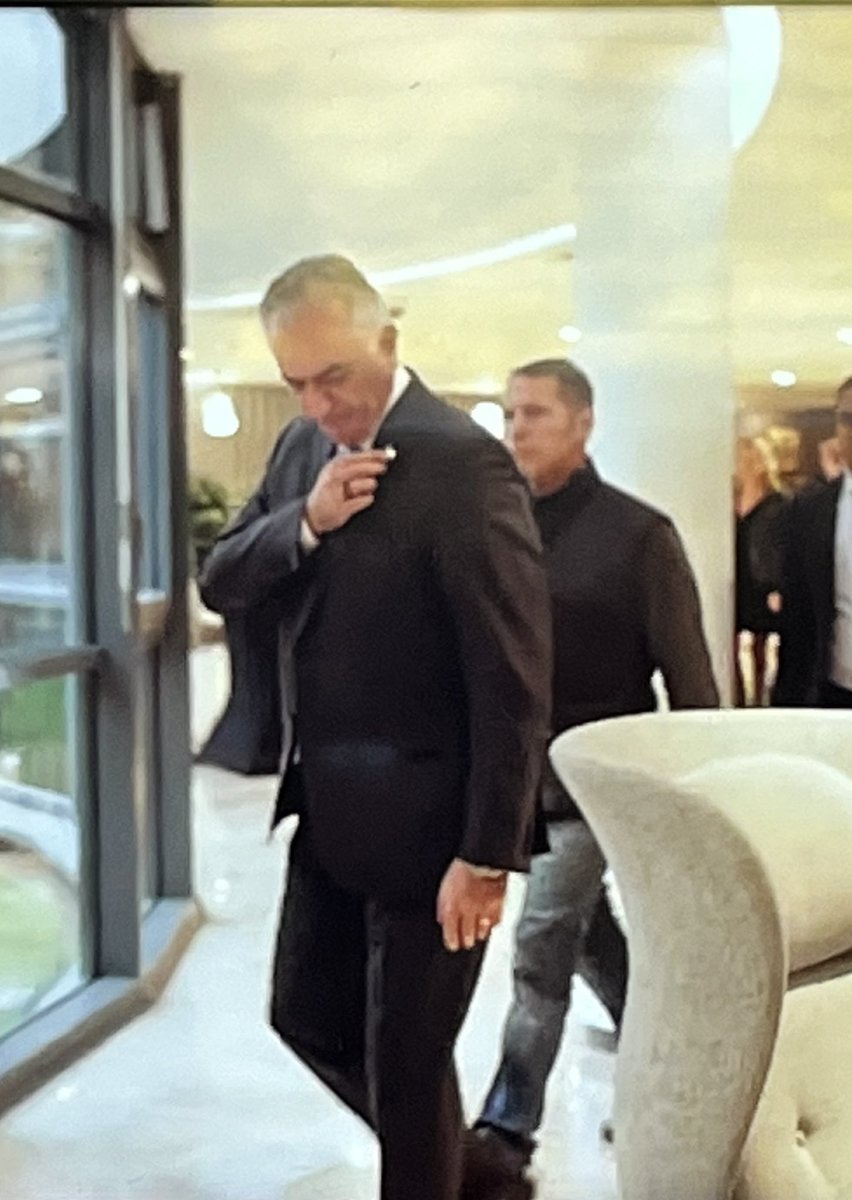 طرفدار كسى باش كه دلسوز مردم خودش هست و باهاشون با صداقت حرف ميزنه از همه مهم تر دلسوز اون خاك هستش✌️💠
#پهلوی_رهبر_انقلاب_ملی