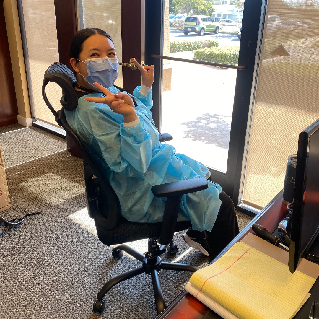 We think Dr. Rueda likes it here! How could she not? We pulled out all the stops to welcome her, including a chair with a good spin!  We sure love having her here and our patients do as well. 🦷❤️