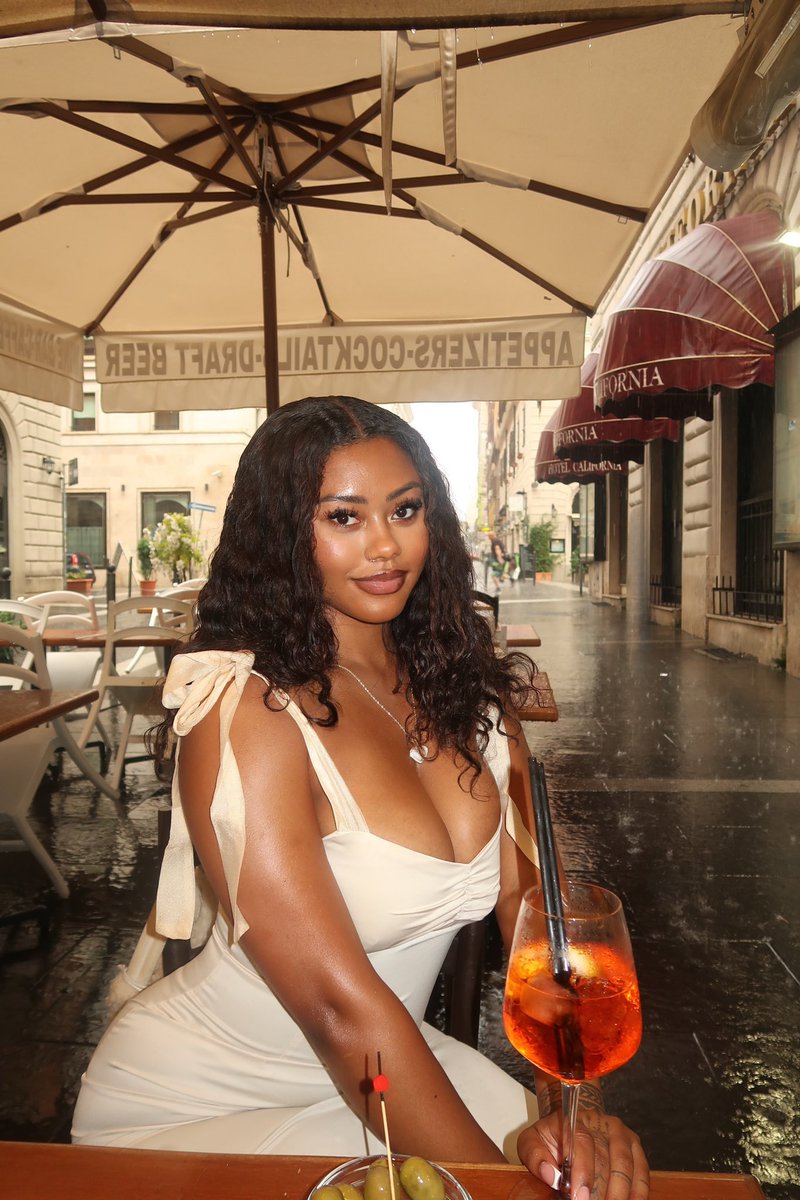 dejarennaee's tweet photo. Bellissima https://t.co/jYKX1J6GPz