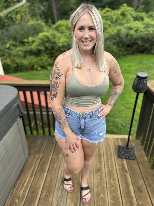 I hope your day is going as good as mine☺️ https://t.co/ErT4h4E6IS