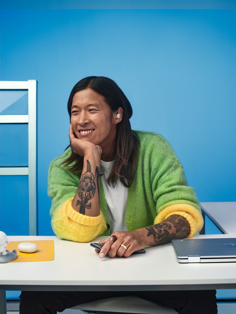 Android's tweet image. #TeamAndroid POV: One-size doesn’t fit all. Choose the Android that fits you.