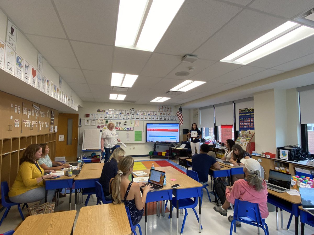 KWilliamson247's tweet image. A huge thank you to our educators leading professional learning on opening day. Teachers teaching teachers is the best! @kfinter @VictorCSD_Super @HeidiRobb_VPS @DeroseRob @reynoldsla_ECS