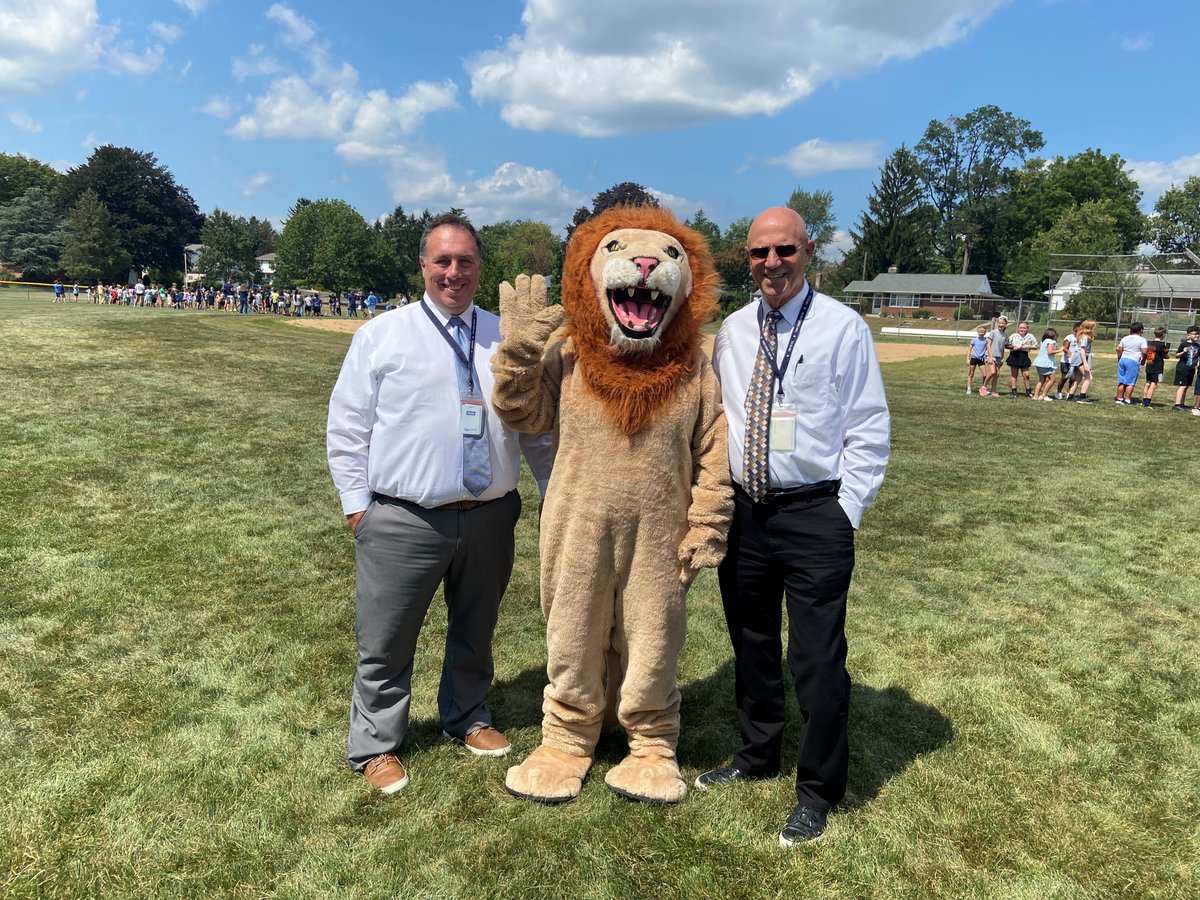 CampHillSD's tweet photo. Larry the Lion made fast friends today with Detective Gibbs, Mr. Serfass and Dr. Borrelli at Hoover &amp; Eisenhower's PBIS Kickoff! https://t.co/lf1Ni7aEvO