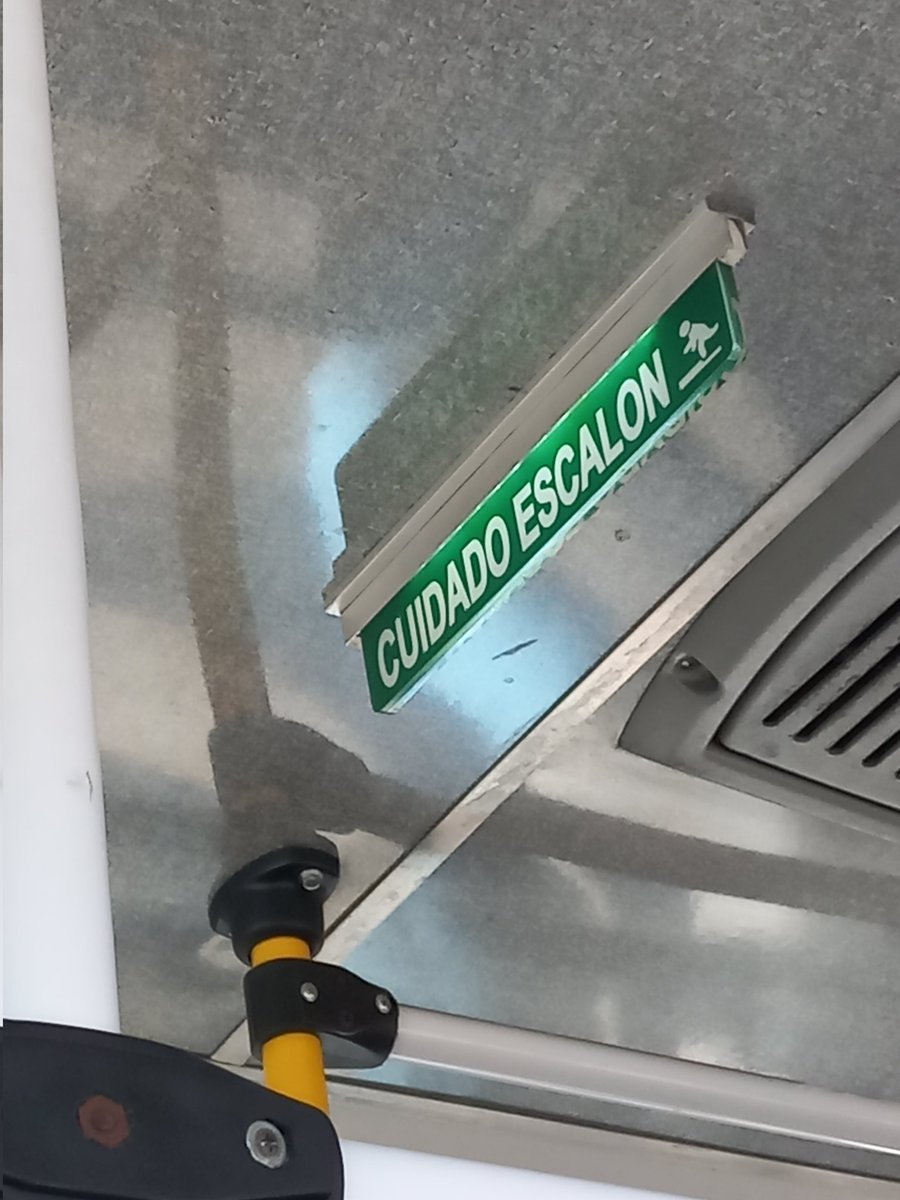 Que raros que están los carteles 🦖