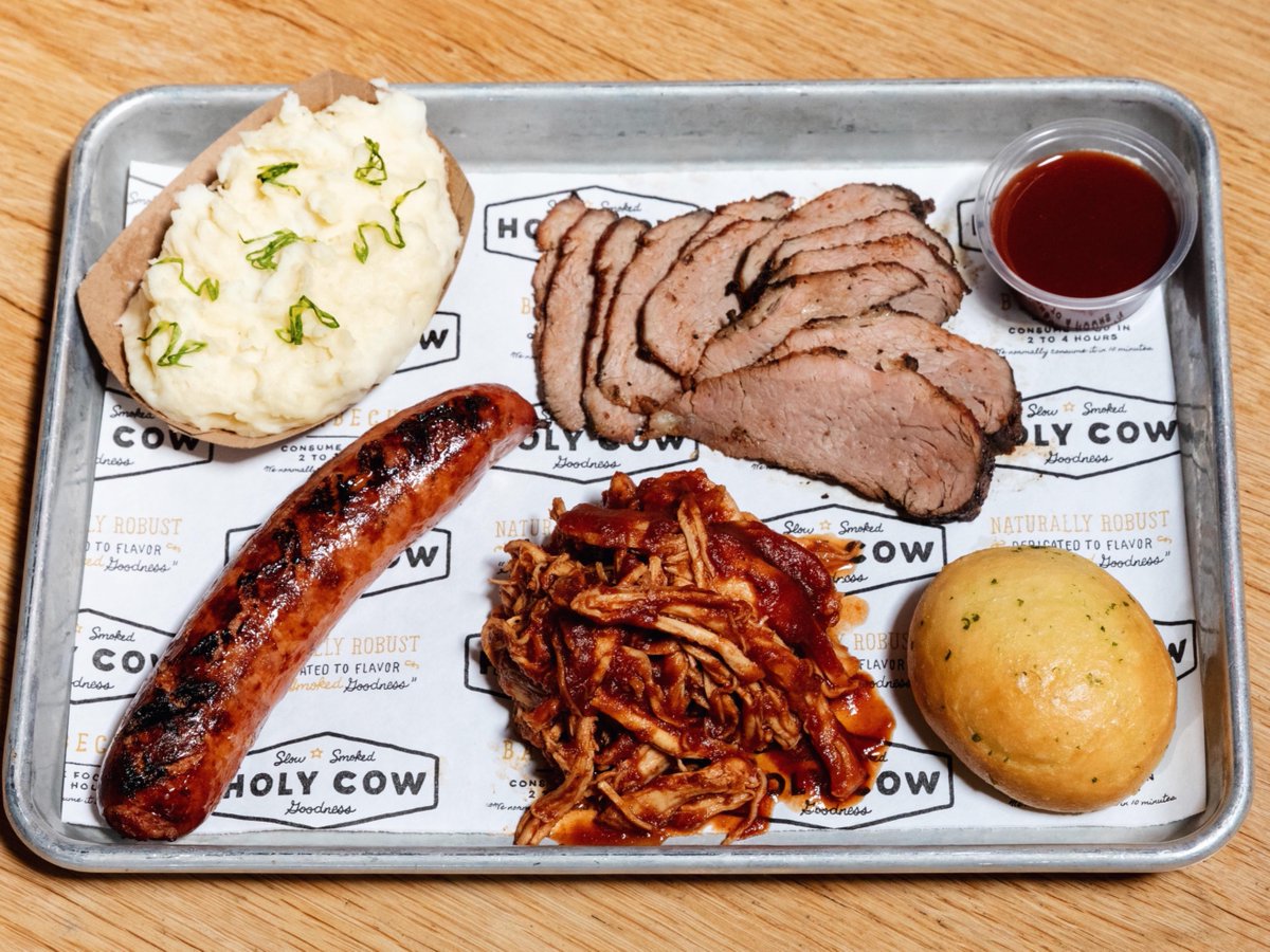 Build your own BBQ Plate, the possibilities are endless 🤤
📸: IG caraharmanphoto