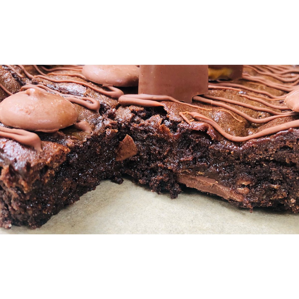 alwaystimefora's tweet photo. A cracking young lady ordered these caramel brownies to enjoy with her family to celebrate her brother’s engagement. Congratulations. #brownies #caramel #caramelbrownie #chocolate #engagement #engagementbrownies #congratulations #food #family #homebakingbusiness #lovetobake https://t.co/t2TUIqRZuC