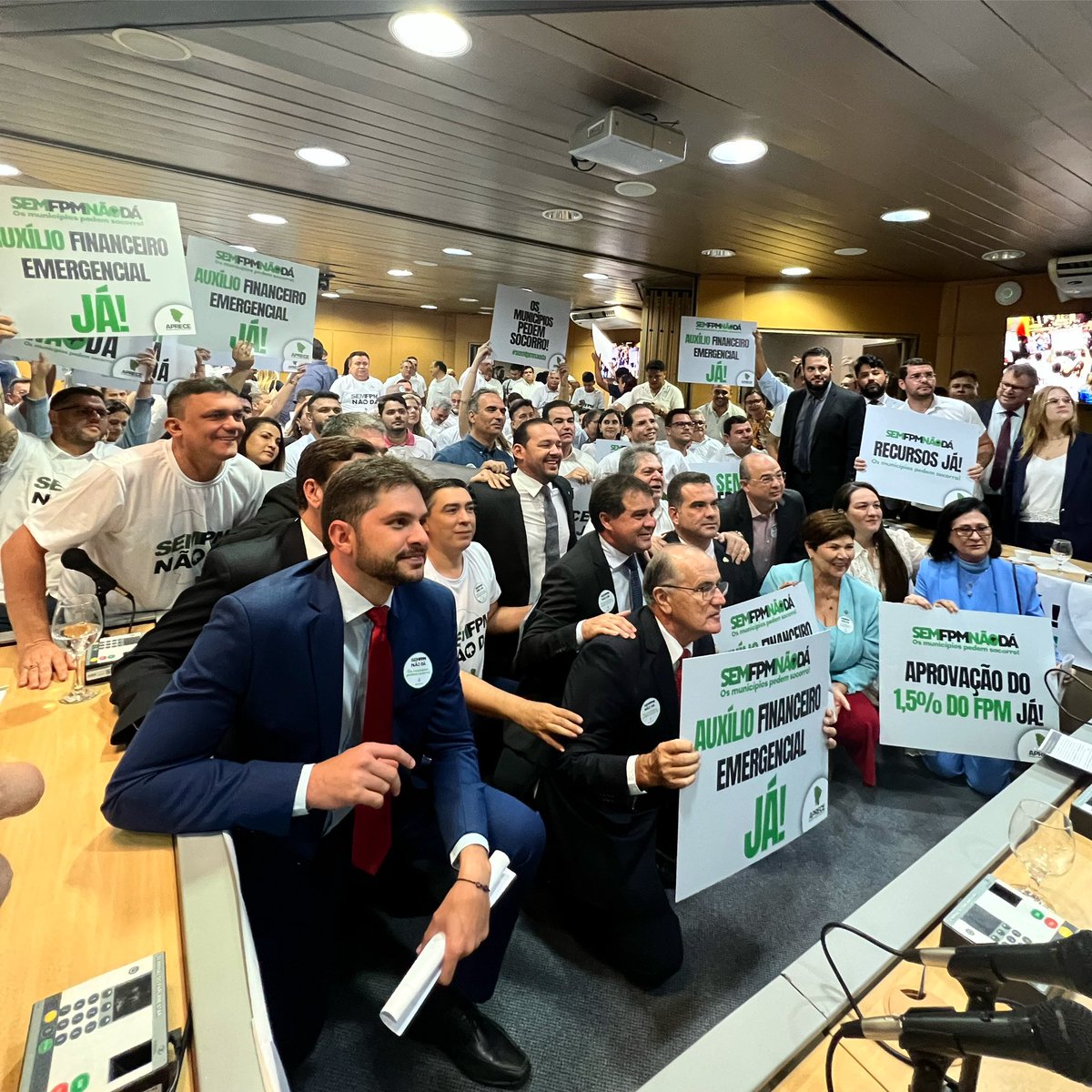depdanniel's tweet photo. #SEMFPMNÃODÁ! 🚨

Todo meu apoio aos prefeitos e municípios cearenses, que estão mobilizados, hoje, para protestar contra a queda dos repasses do Fundo de Participação dos Municípios (FPM), gerando dificuldades financeiras e interferindo na oferta de serviços essenciais. https://t.co/D6ZMKVhbPR