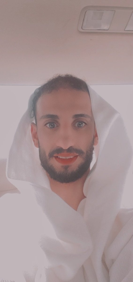 ^لـنـا حـيـاة بـداخـلـنـا تـخـتـلـف تـمـامًـا عـن الـحـيـاة الـتـي يـرانــا فـيـهـا 
الـآخـرونــ...🤍