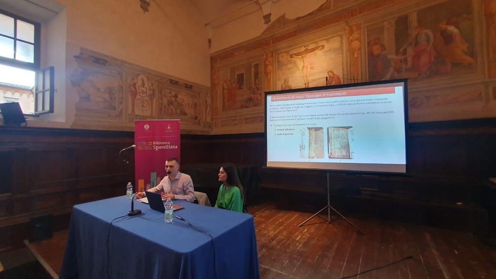LCostantini89's tweet image. Yesterday evening, @laurarogari_ and I gave a talk on the Gubbio fragments project, hosted by @FragmentariumMS. Very proud and lucky to supervise such a brilliant doctoral student! If you&apos;re interested, we&apos;ll share a YouTube link to the video recording soon. #fragmentology