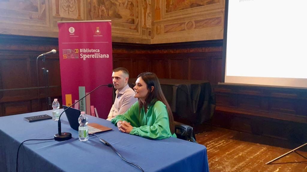 LCostantini89's tweet image. Yesterday evening, @laurarogari_ and I gave a talk on the Gubbio fragments project, hosted by @FragmentariumMS. Very proud and lucky to supervise such a brilliant doctoral student! If you&apos;re interested, we&apos;ll share a YouTube link to the video recording soon. #fragmentology