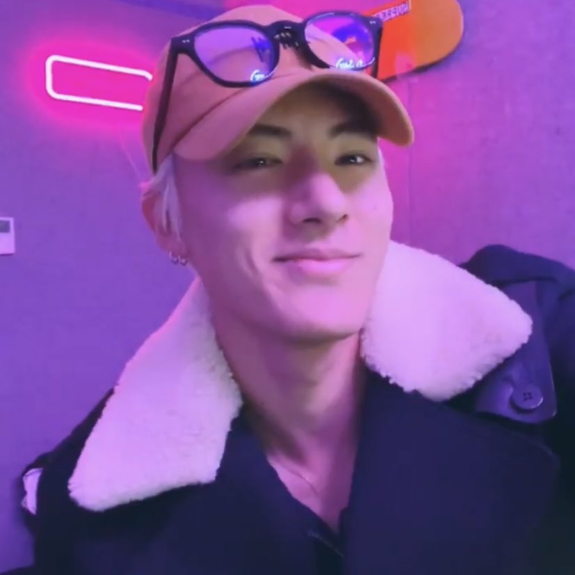 sohnericthinker's tweet image. welcome to @sohnericthinker !!
this is a thinker account dedicated to our talented maknae in the boyz, eric sohn! ♡
— please rt to find more eric lovers! 💗
#THEBOYZ #ERIC #더보이즈 #에릭