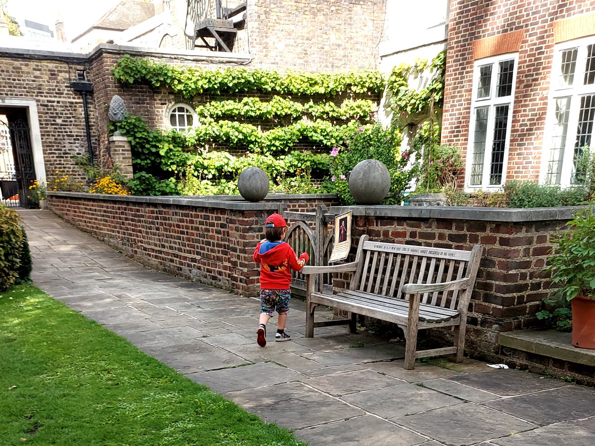 We had so much fun at <a href="/wabbey/">Westminster Abbey</a> for 'Covert and Classified' and storytelling today. Massive thanks to <a href="/waaron_ed/">Aaron</a>, <a href="/GemmaCante/">Gemma Cante</a>, <a href="/rhiannonlit/">Rhiannon Litterick</a> and everyone else who made it happen!