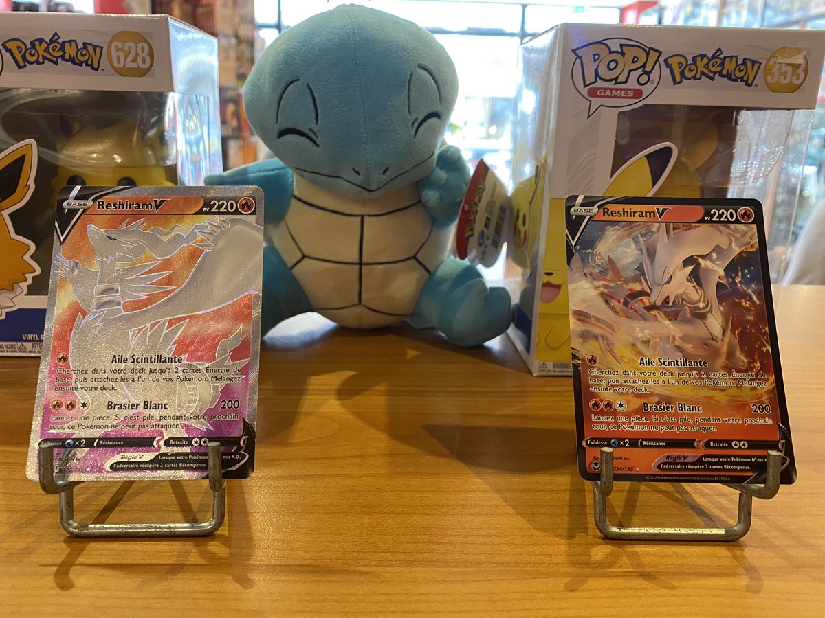 Le voici le voilà notre tout premier post de ce compte 
En tant que grand fan de Reshiram je me devais de mettre ces photos 

Vous êtes quelle team ? 
Blanc ou orange 🧡🤍