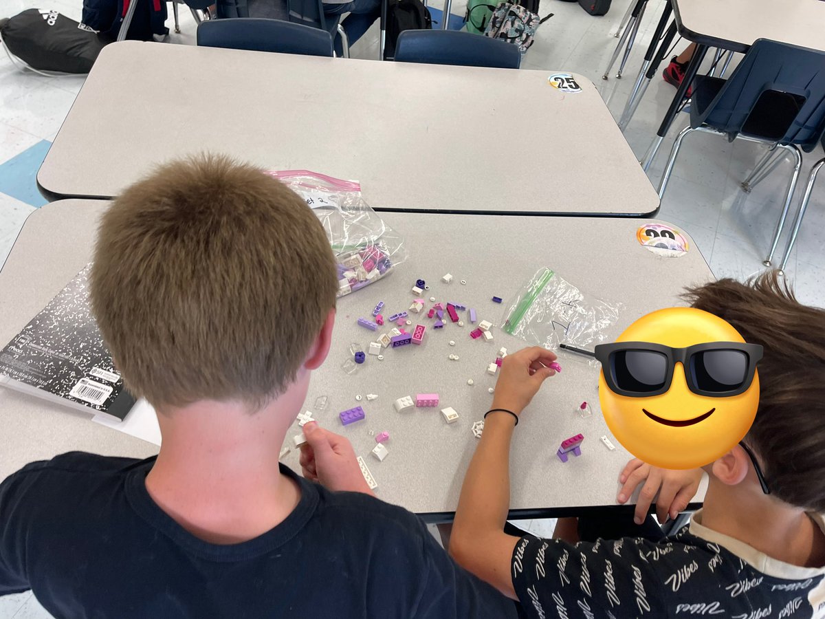 GHMS_biotech's tweet photo. The first 6th grade class is hard at work on their #LEGO procedure lab @OCSCTE @GHMS_Grizzlies #ourgravelly #crosstheline #iamCTE #CTEwithoutlimits https://t.co/bltXLyVvbJ