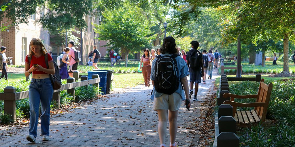 williamandmary's tweet photo. And we’re back! Happy first day of classes 📚✏️ https://t.co/NArnmSRzi9