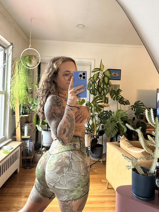 i won&rsquo;t rest until i own every article of realtree clothing that i can find https://t.co/nbSQ9a2dEJ