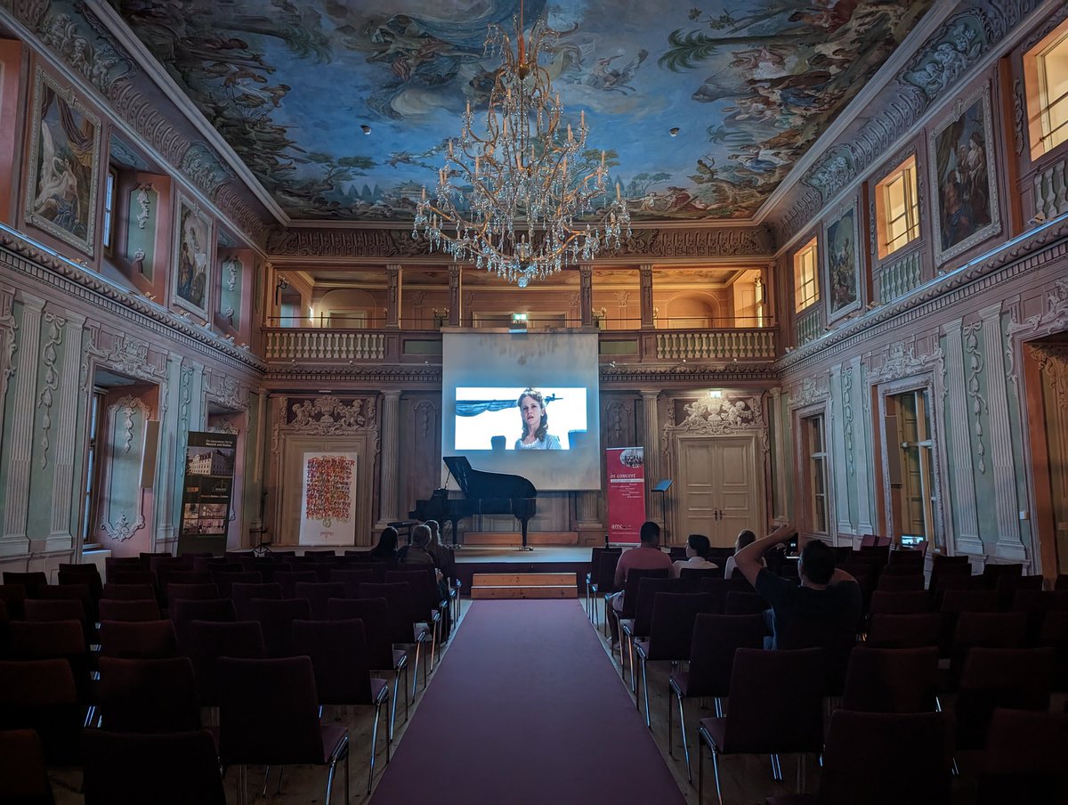 Day 3 ✅ Austrian Master Classes

A movie night in the concert hall to wrap up a tough day of testing limits and pushing boundaries 😌🙏

#masterclass #singingmasterclass #classicalsinging #opera #lied