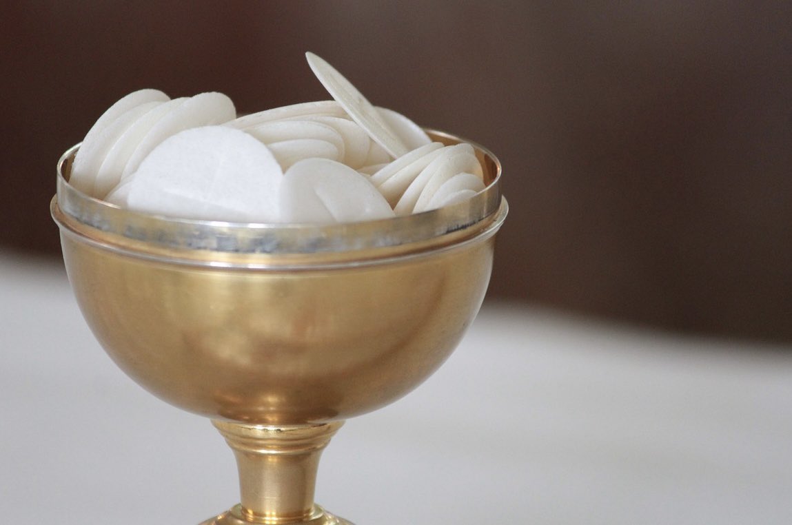 stpaschalbaylon's tweet photo. Are you a Eucharistic Minister? If so: Would you like to bring Holy Communion to the sick at Hillcrest Hospital? Looking for Eucharistic Ministers for Friday and Sunday. Please contact: Christine Young by phone at 440-312-3739 for more information. Thank you. 🙏🏼 https://t.co/NMSoN8pDKu