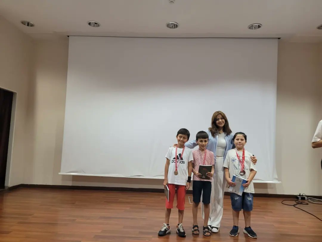 Kavak 30 Ağustos Zafer Bayramı Satranç Turnuvası okulumuz yerleşkesinde gerçekleştirildi.32 sporcunun mücadele ettiği turnuvada dereceye giren sporculara kupa ve madalya verildi.Çelikel Eğitim Vakfı tarafından  tüm sporculara satranç eğitim kitabı hediye edildi.