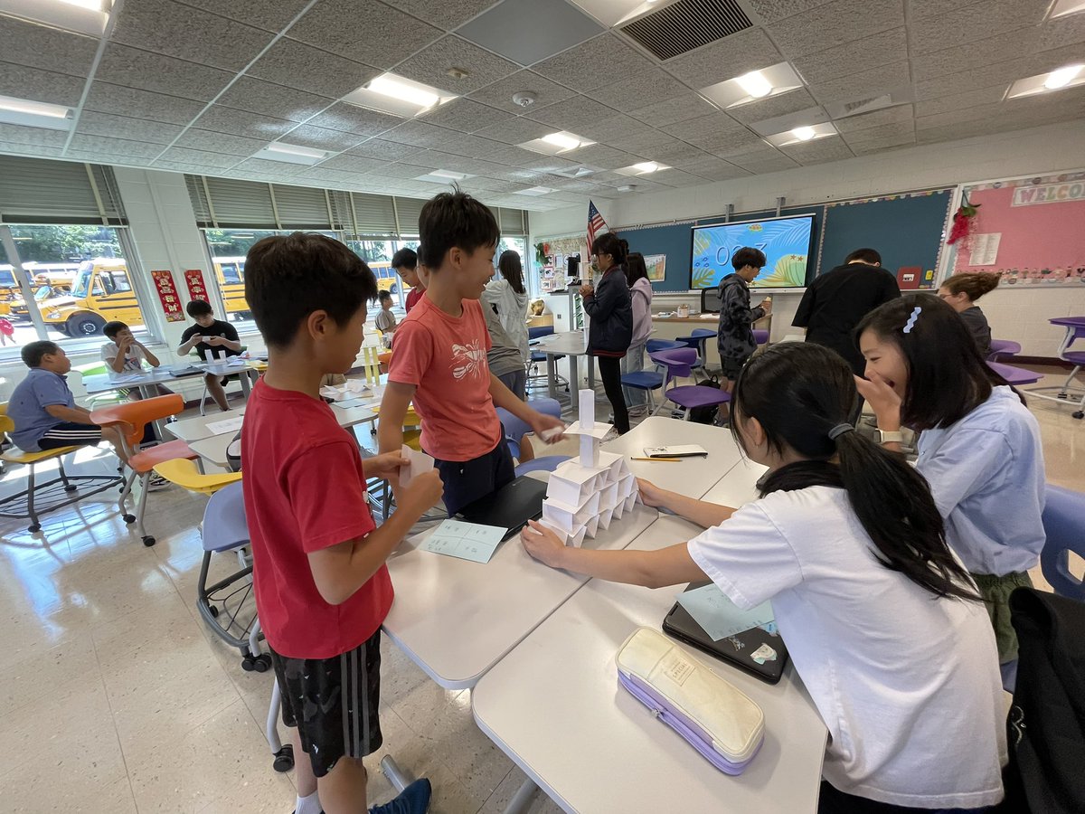 Welcome back to school! We have built index card towers with the things we have in common. I'm so proud of your teamwork! 🥳🥳 @JerichoUFSD <a href="/JerichoMS/">Jericho MS</a>