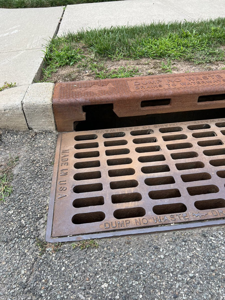 MyAssIsRaw's tweet image. Hi @StephenKing, I think I found where Pennywise grabbed Georgie way back when…