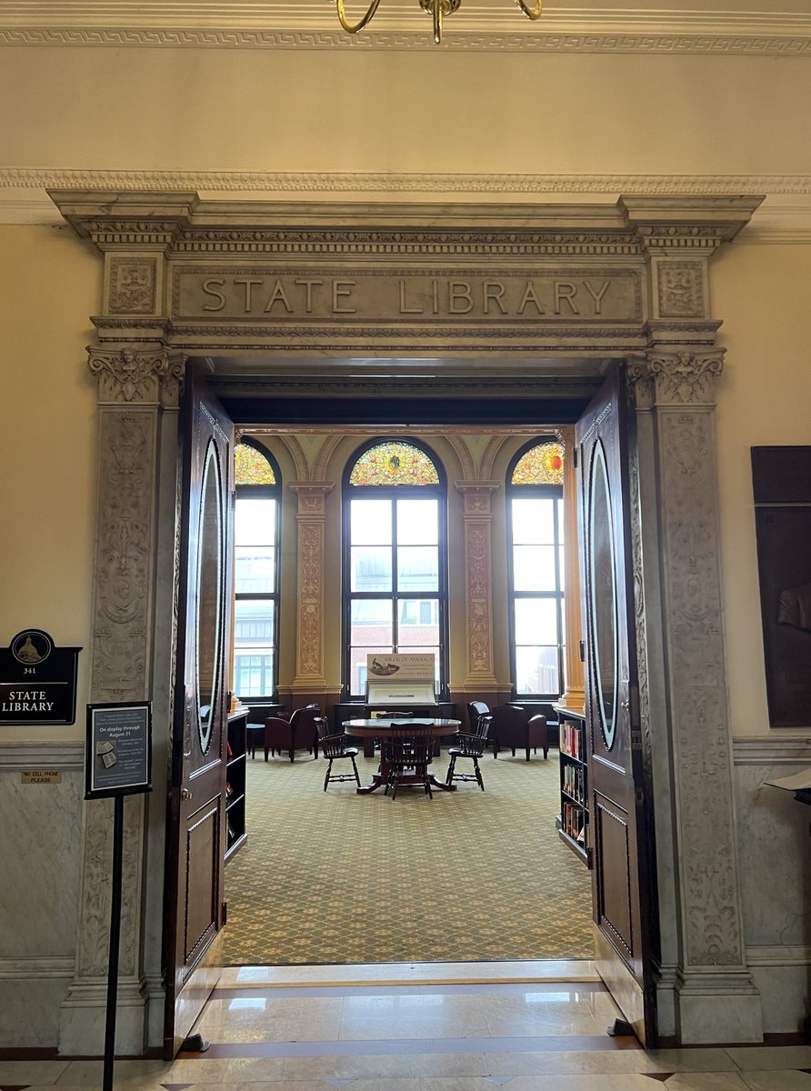 _alanz90's tweet photo. Friendly reminder that this incredible library is located on the third floor of the state house and is open to everyone https://t.co/TN2sSQ36nJ