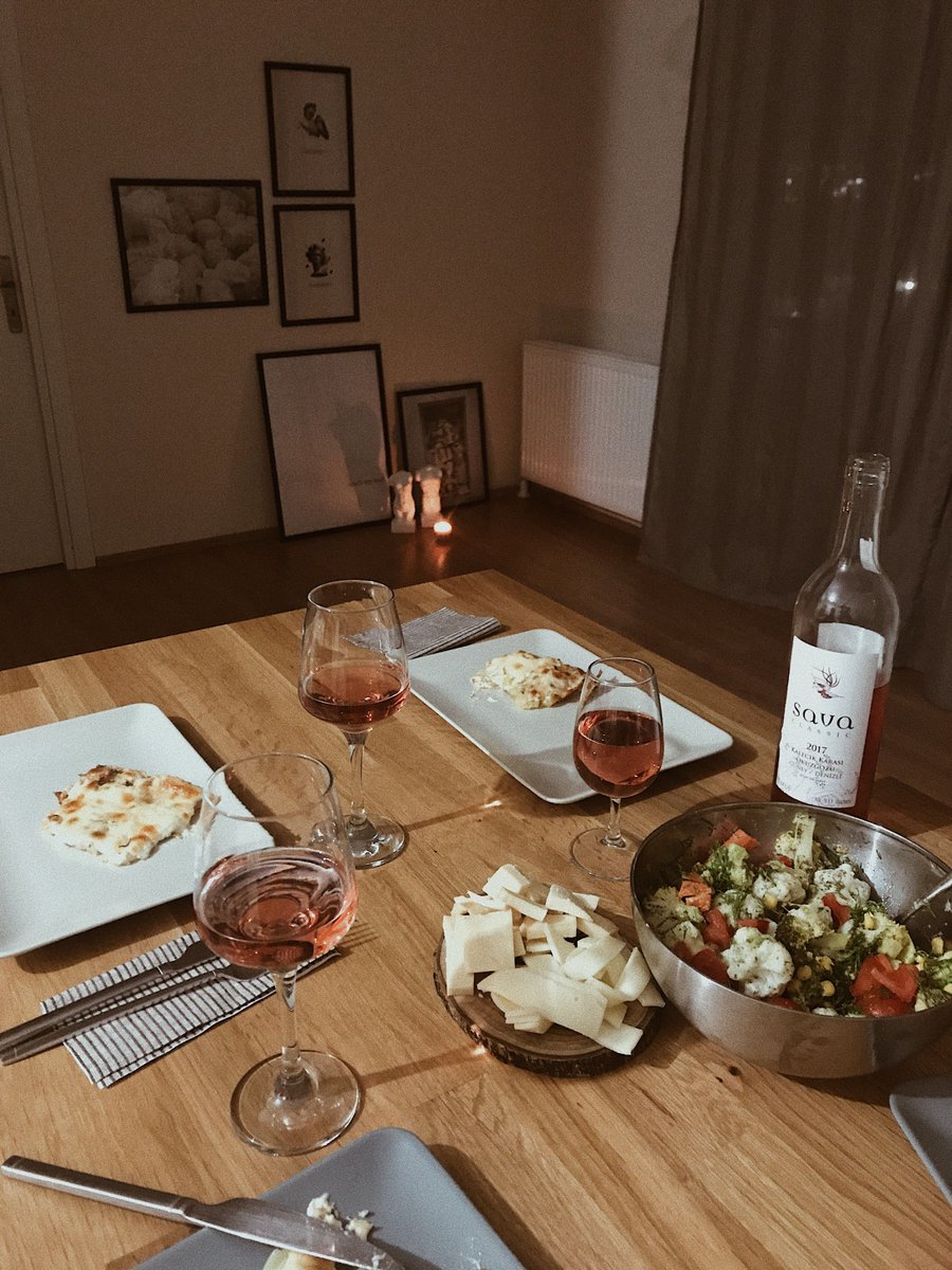 WritingPetals's tweet photo. —𝐃𝐢𝐧𝐧𝐞𝐫 𝐟𝐨𝐫 𝐟𝐨𝐮𝐫.

𝑮𝒂𝒃𝒚? 
𝑾𝒉𝒂𝒕 𝒊𝒔 𝒕𝒉𝒊𝒔? 𝑰𝒕 𝒘𝒂𝒔 𝒚𝒐𝒖𝒓 𝒊𝒅𝒆𝒂, 𝒓𝒊𝒈𝒉𝒕 𝑩𝒐𝒏?

{@livinginaprison @SaraIlla24 @bonhwayn_ &amp; @WritingPetals } https://t.co/4NbcdpgeGg