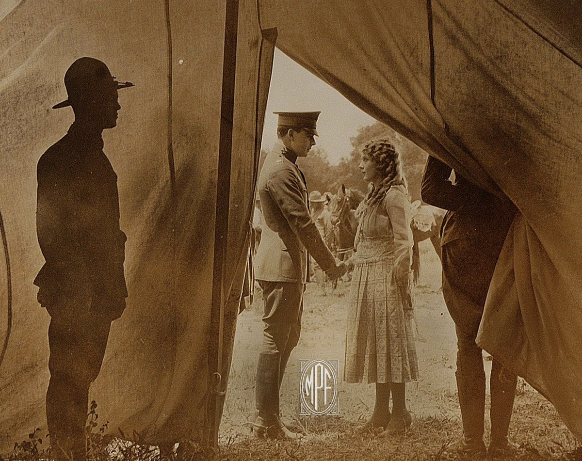 TheMaryPickford's tweet photo. Johanna meets her man in Johanna Enlists. Newly restored and now available to stream & on blu-ray/DVD through #vcientertainment. To view a trailer go to https://t.co/DLazS69TrN
#marypickford #womeninfilm #WWI #JohannaEnlists https://t.co/KEzXxnG1l0