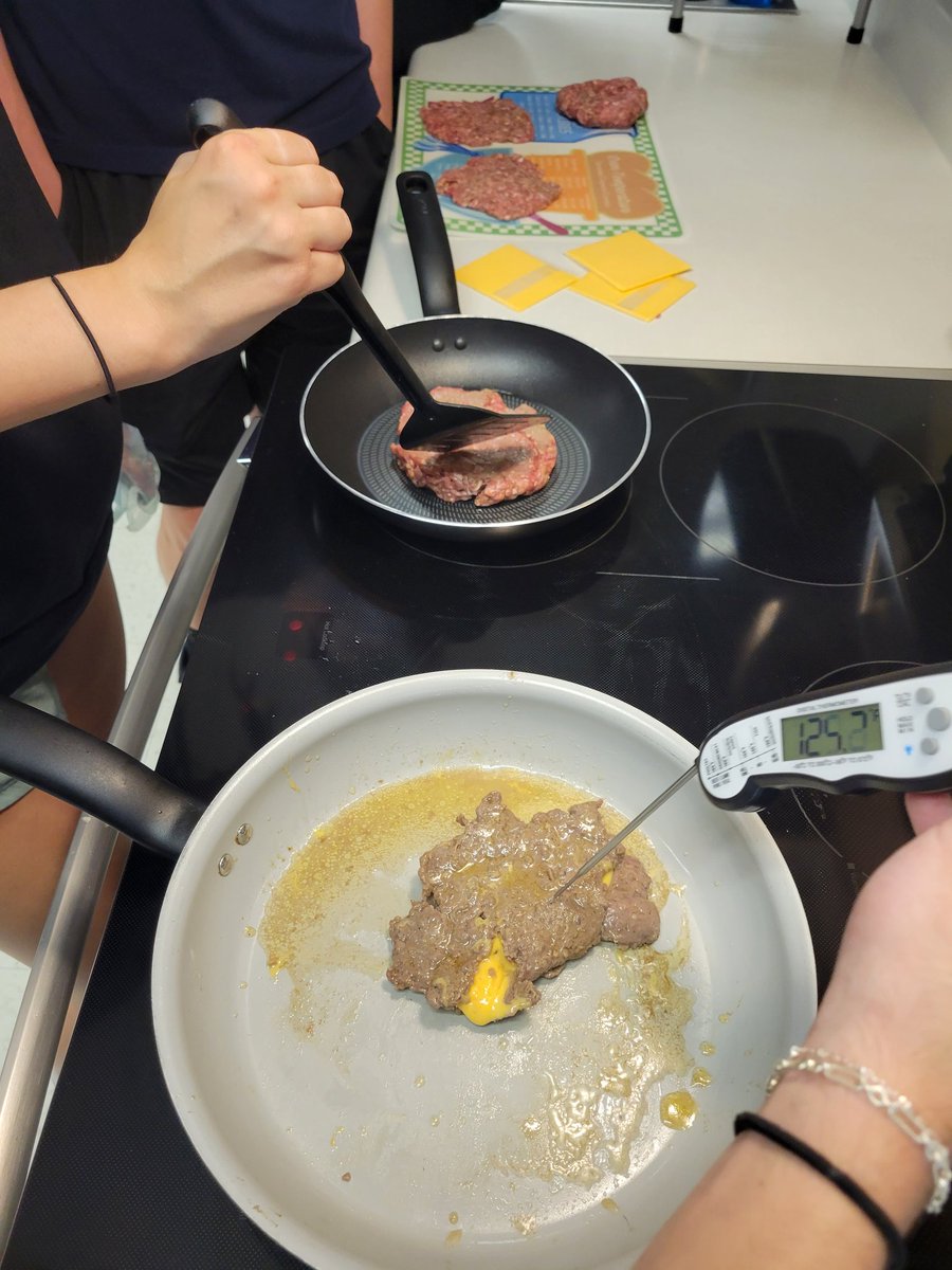 Anderson_FCS's tweet image. These students got creative with their burgers today!!  They were delicious (thanks, Sean), and they made the entire hallway smell SO good!! #futurechefs #handsonlearning #AHSisFamily