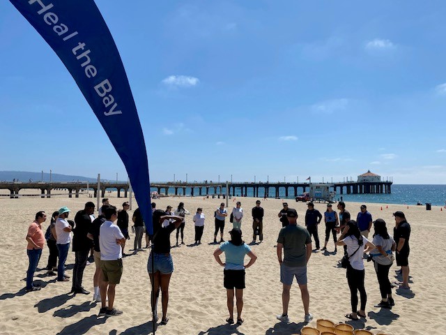 LandmarkDiv's tweet photo. Some snapshots from Landmark's volunteer event with Heal The Bay. We had a great opportunity to learn about mitigating waste and maintaining our local beaches. #healthebay #losangeles #landmarkdividend 😎 🌍 🏖 https://t.co/AlGokZpPa5