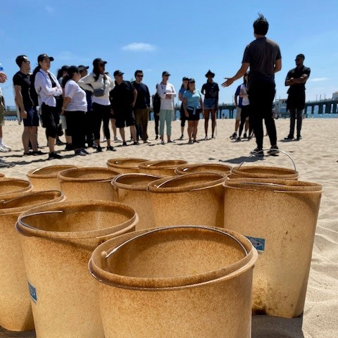 LandmarkDiv's tweet photo. Some snapshots from Landmark's volunteer event with Heal The Bay. We had a great opportunity to learn about mitigating waste and maintaining our local beaches. #healthebay #losangeles #landmarkdividend 😎 🌍 🏖 https://t.co/AlGokZpPa5