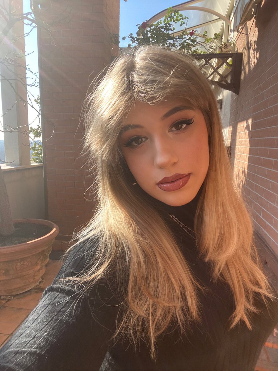 sof__ii's tweet image. FORSE MI MANCA ESSERE BIONDA PORCOD