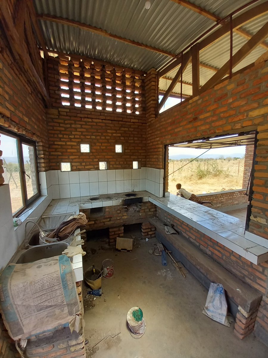 ImigongoFarms's tweet photo. Gake gake, one step closer to the final touches at our farm hub in #LakeNasho
#farming #farmingRwanda #ImigongoFarms #Rwanda ๐ท๐ผ #farmingAfrica https://t.co/EwlTZ3bRoC
