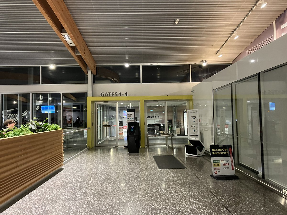 kiwipycon's tweet image. 15 days to #KiwiPyCon #Waihōpai #Invercargill

There’s been speculation in Mastodon about the actuality of Invercargill Airport IVC NZNV.
Behold photographic evidence.

Invercargill Airport has the second best runway in AoNZ (only 200m shorter than AUK). Super safe for 🛫🛬✈️🛩️