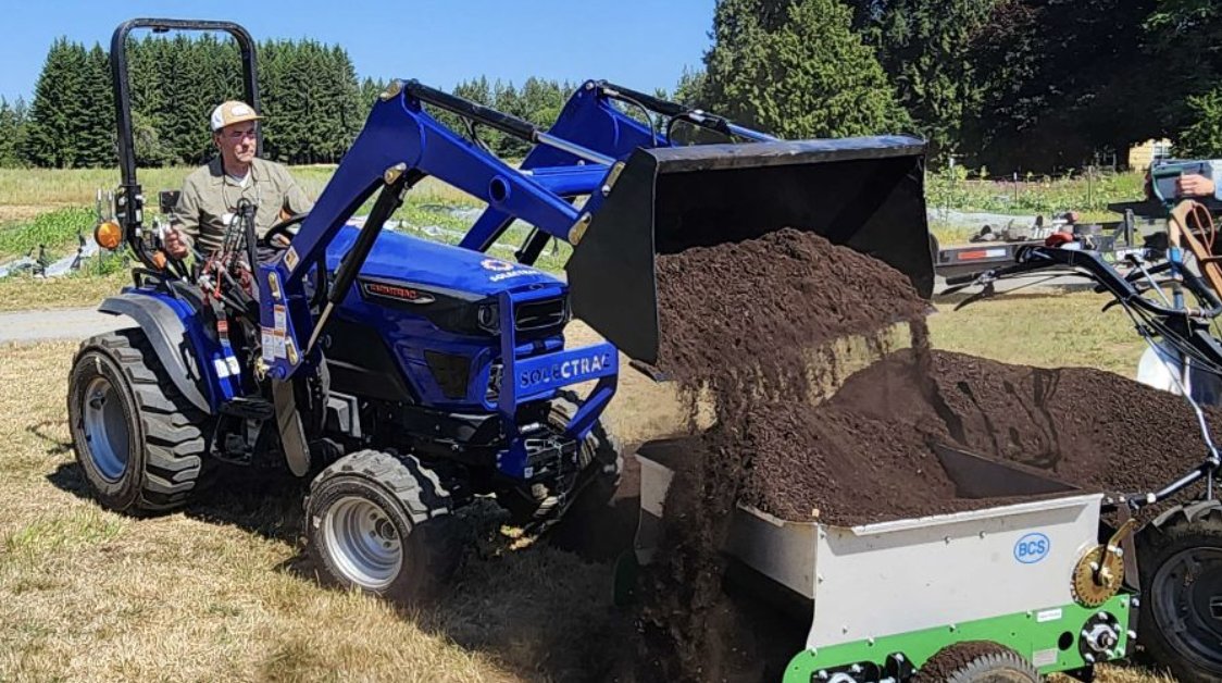 Bringing electric #tractors to farmers! With our partners @SustainableNW, Wy'East RC&D and @BonnEnviro, we allow farmers to test and experience the benefits of two electric tractors. Read more! 👉ow.ly/yHlg50PG4jY #farming #sustainableagriculture