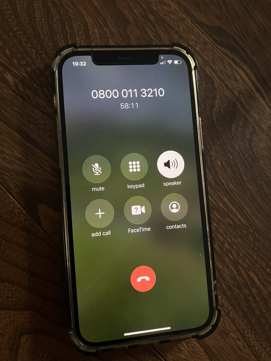 DaisyBoard's tweet photo. My friend has been waiting for 58 mins and counting for @VirginMoney #punintended https://t.co/wAjc1UNoWJ