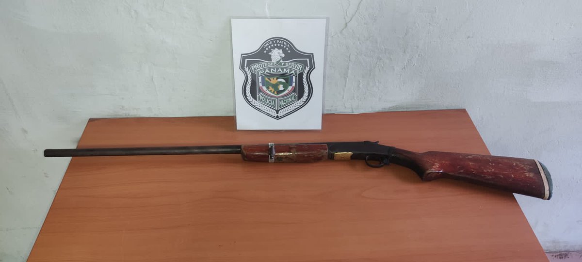 policiadepanama's tweet photo. #Coclé | Mediante acciones operativas unidades de la #DNIP ubican un arma de fuego tipo escopeta, en la comunidad de Mono, distrito de Aguadulce. #DenunciaElDelito https://t.co/aORot7srSf