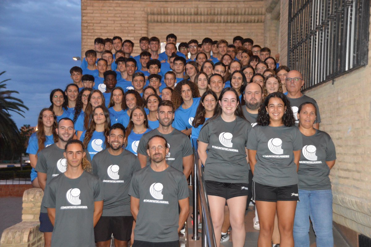 Fbmcv's tweet photo. Las selecciones de la @comunitatesport inician su concentración para el #CESABMPlaya2023 ✅

🤾🏼 72 deportistas
📝 12 técnicos

Empieza la cuenta atrás para disfrutar de la gran fiesta del balonmano playa en @AjuntamentVLC 🤩

#️⃣ #ComunitatDelHandbol https://t.co/7xazt8J8XT